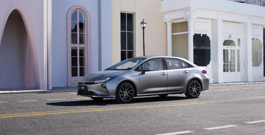 售价9.9万元起，全新智混卡罗拉焕新上市