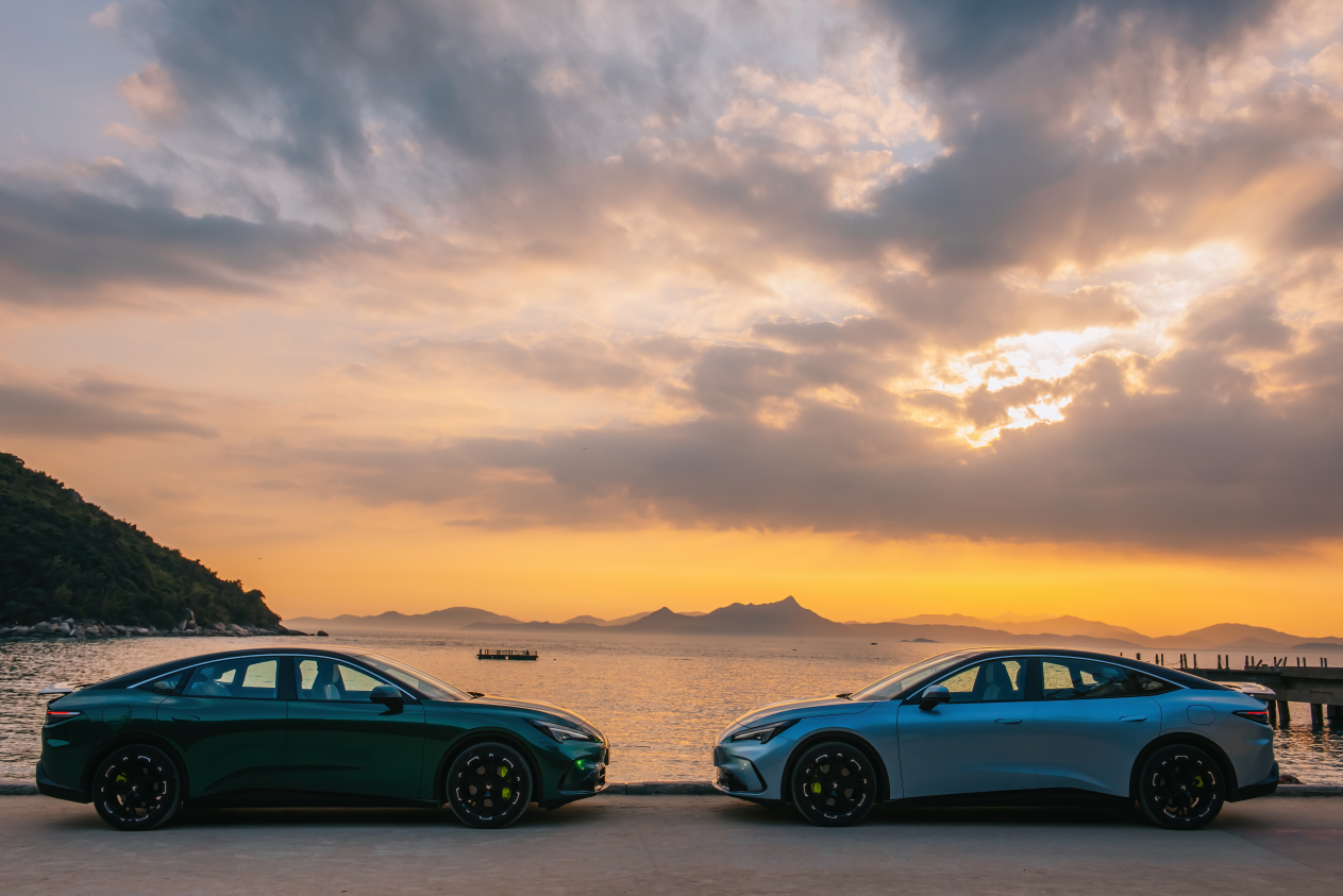 同级唯一麦格纳品质，极狐全新阿尔法S5上市补贴价9.98万起